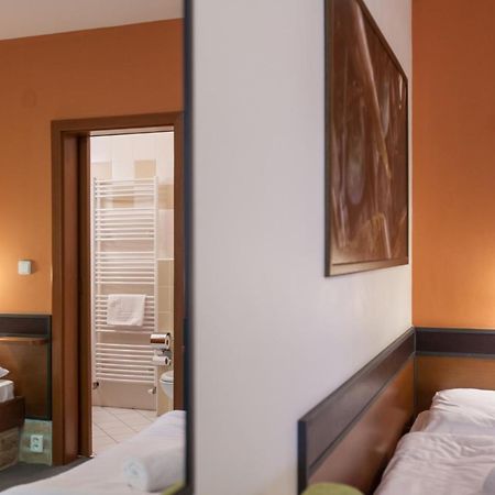 Hotel Vinar - Bed & Breakfast Kurdějov Kültér fotó