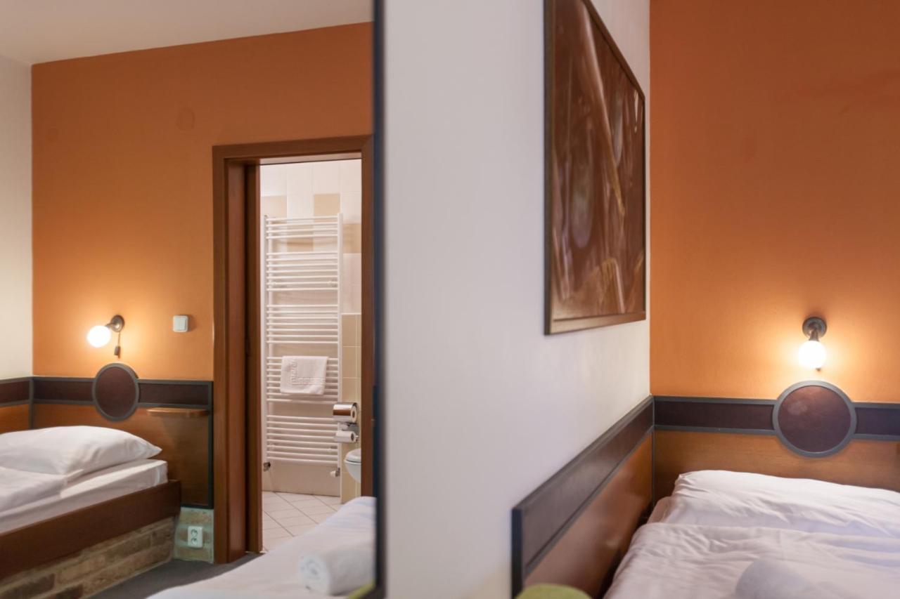 Hotel Vinar - Bed & Breakfast Kurdějov Kültér fotó