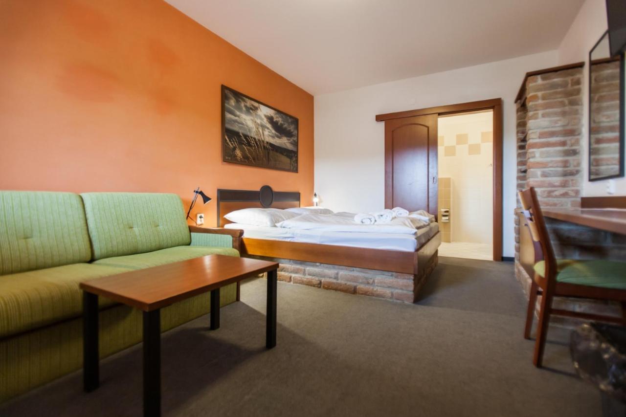 Hotel Vinar - Bed & Breakfast Kurdějov Kültér fotó