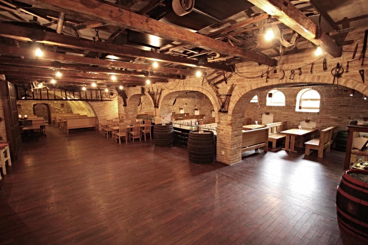 Hotel Vinar - Bed & Breakfast Kurdějov Kültér fotó