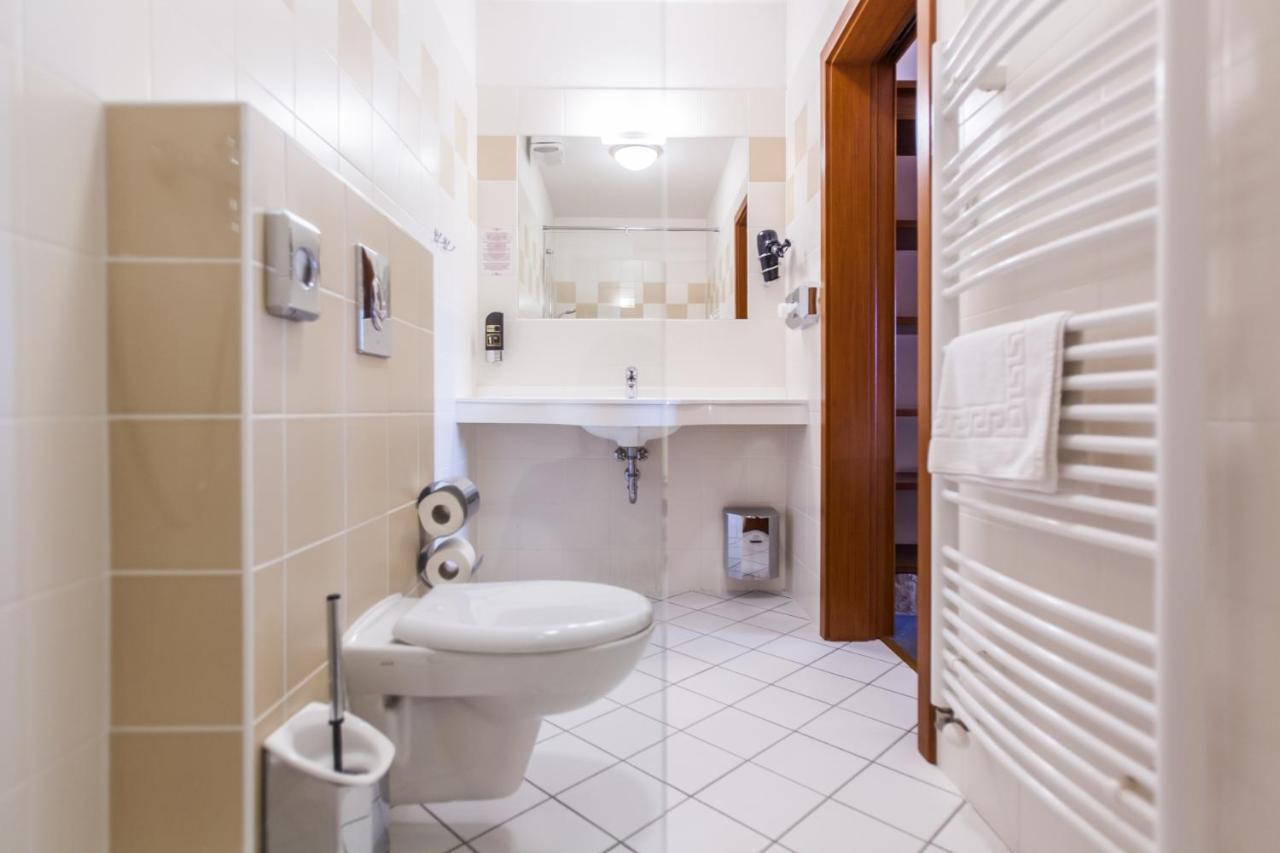 Hotel Vinar - Bed & Breakfast Kurdějov Kültér fotó