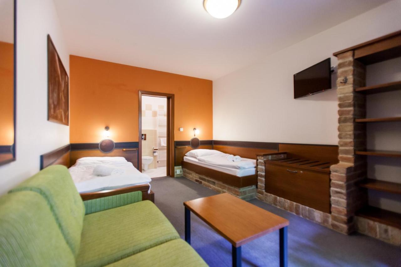 Hotel Vinar - Bed & Breakfast Kurdějov Kültér fotó